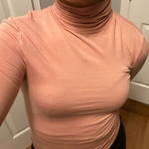 Long-sleeved salmon colored turtleneck 🩰🎀